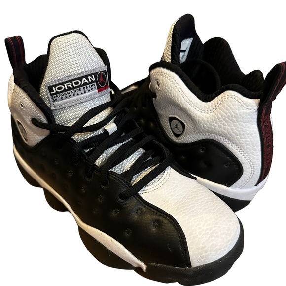 Jordan Other - Jordan Jumpman Team II, 6.5Y EUC Basketball Athletic sneaker Black and White